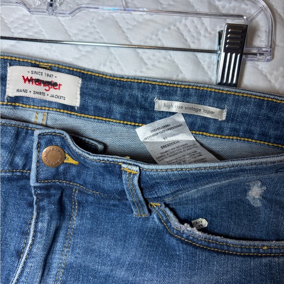 Wrangler | Women’s High-Rise Vintage Taper Jeans - Picture 3 of 6